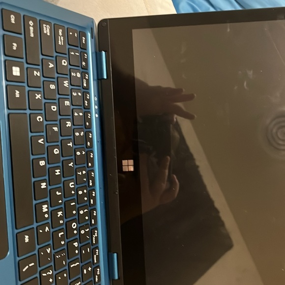 Labtop - Picture 2 of 4